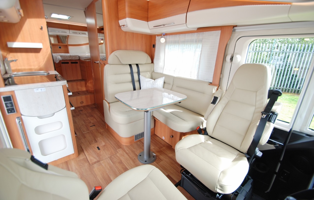 Дом на колесах аренда. : Кемпер Hymer b-DL 444. Hymer автодом 2000. Автодома в Германии Хумер. Немецкие автодома на колесах.